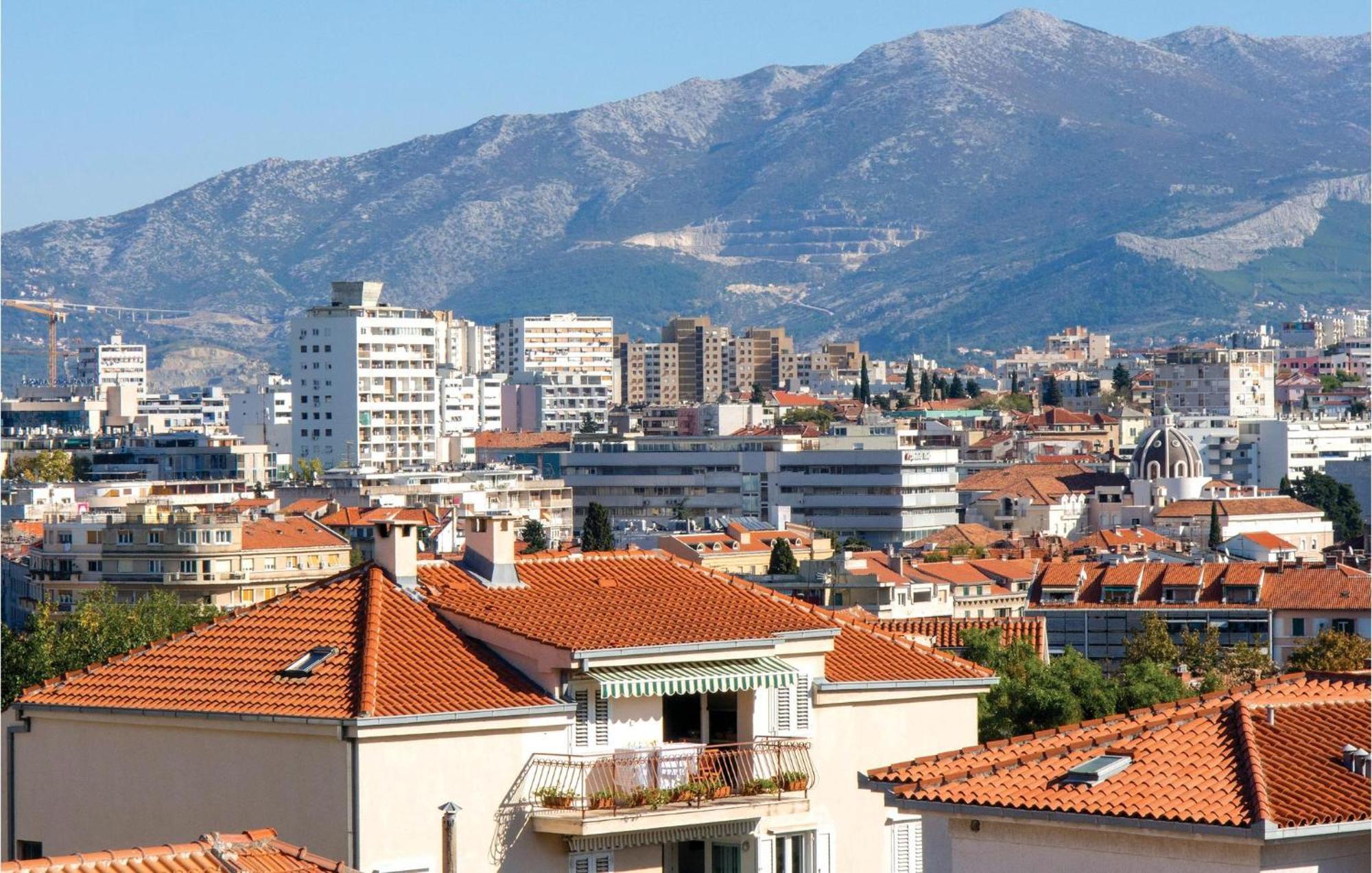 Lovely Apartment In Split With Wifi Exterior photo