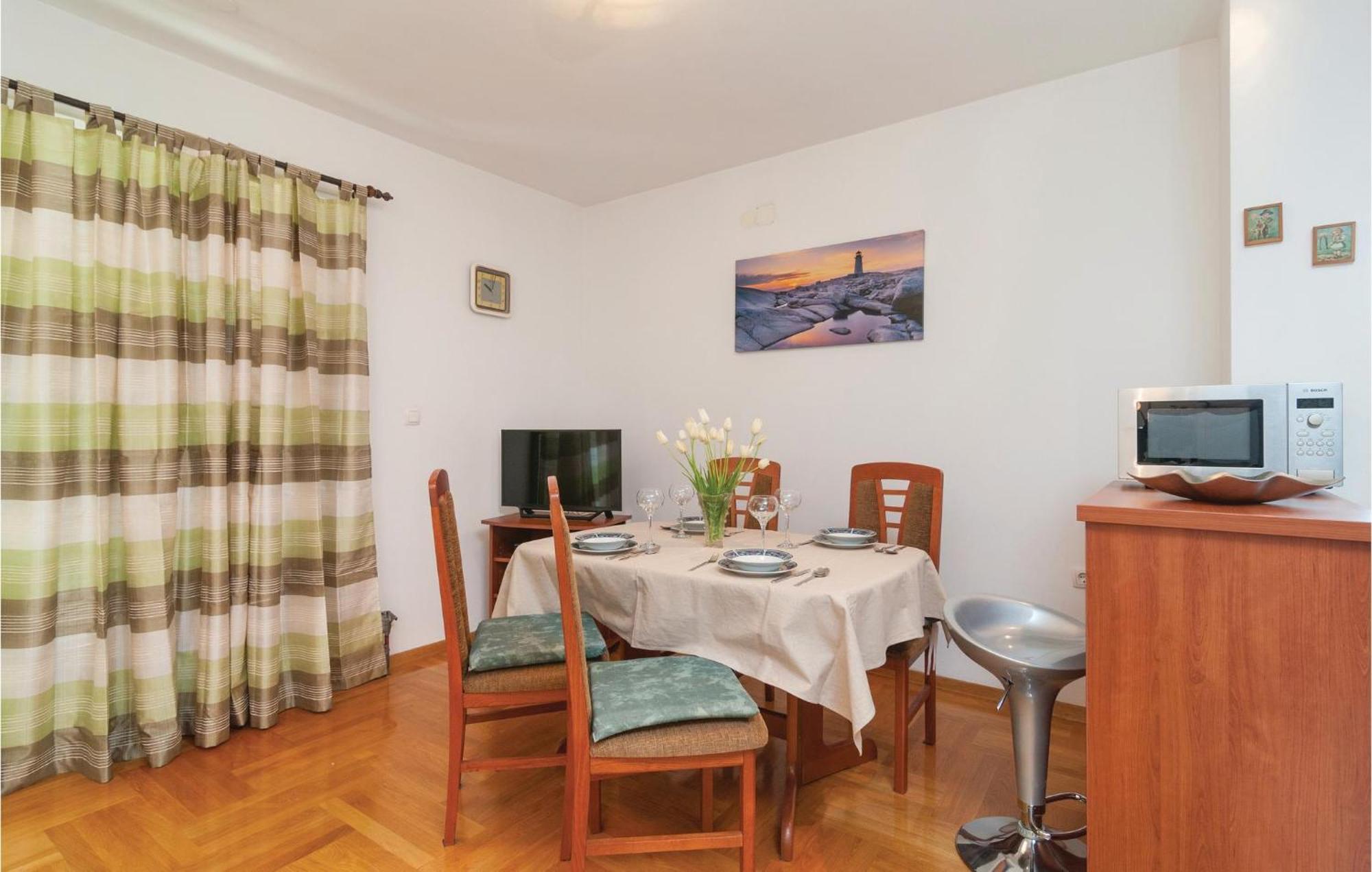 Lovely Apartment In Split With Wifi Exterior photo
